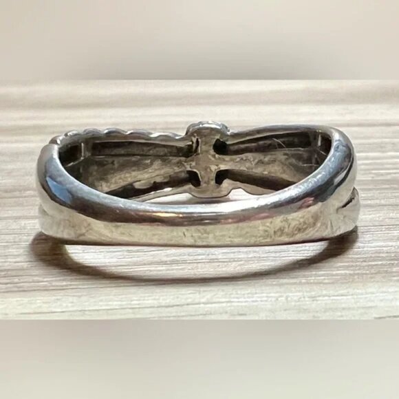 Andrea Candela Sterling Silver & 18k Yellow Gold Textured Crossover “Linea” Ring - Picture 4 of 11